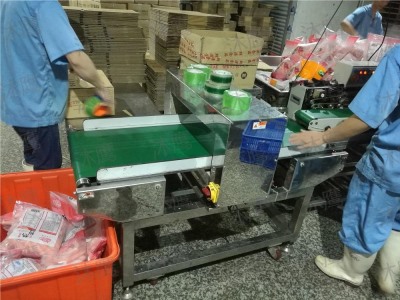 金屬探測(cè)儀檢測(cè)袋裝熱狗