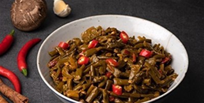 螺螄粉被“中傷”？酸豆角加工讓人大開眼界